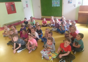 Motylki i Biedronki poznają zasoby Biblioteki Pedagogicznej w Kutnie.